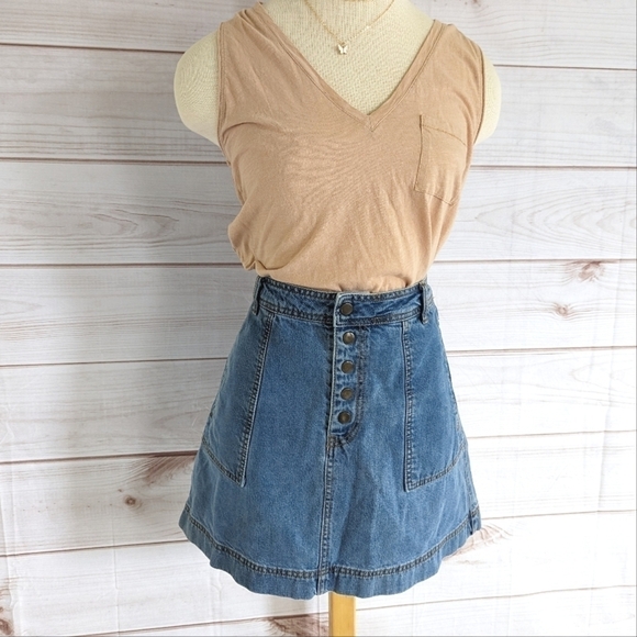Free People Denim A Line Button Front Mini Jean Skirt in Stone Wash Size 29 - Picture 1 of 10